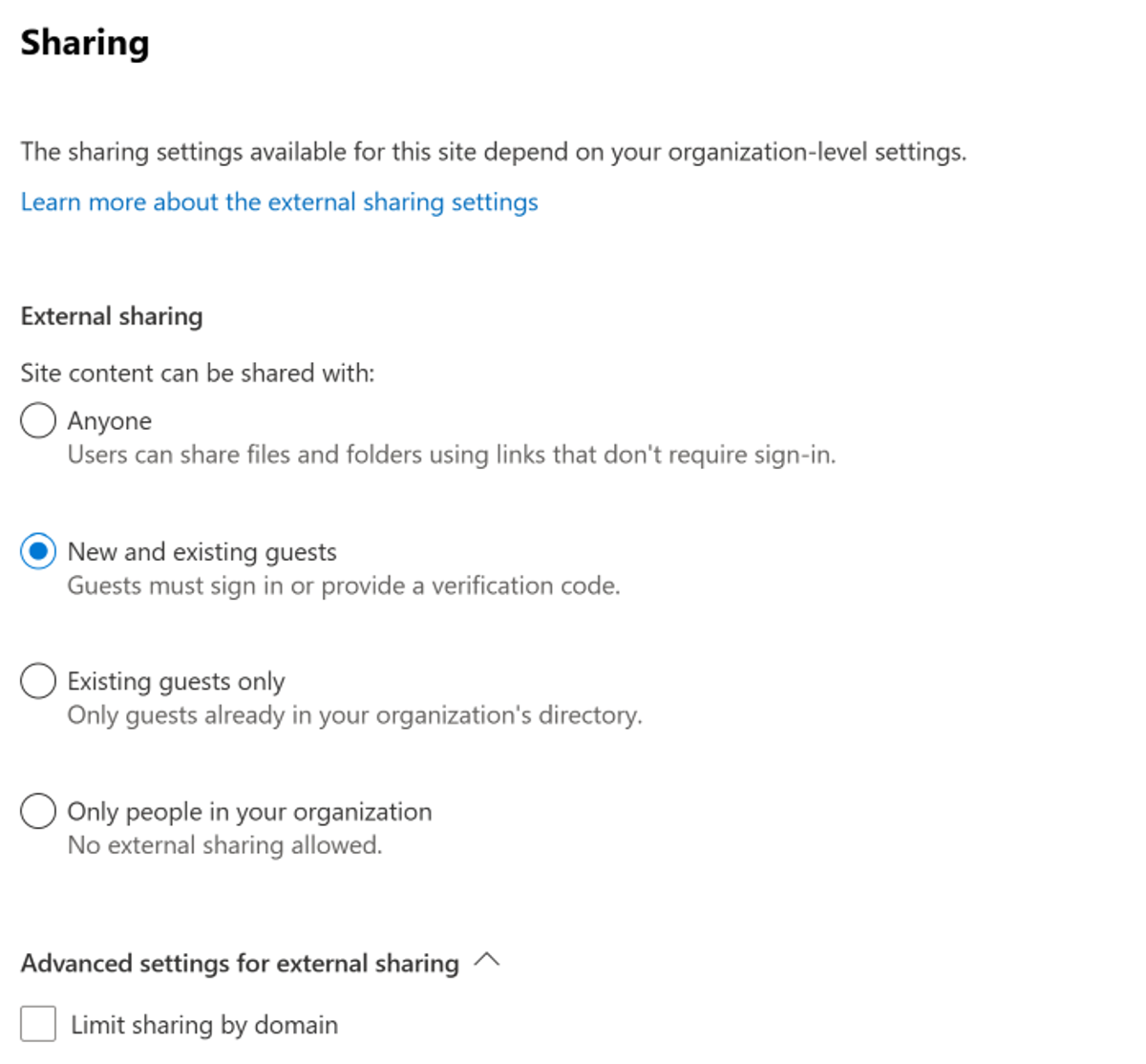 SharePoint-site-instellingen met vier niveaus voor externe toegang en aangemelde gasten geselecteerd